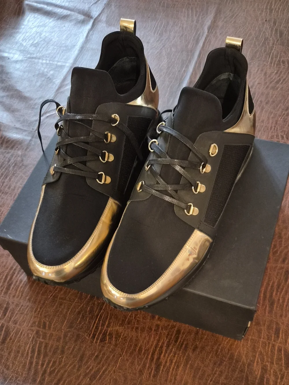 Vinci Leather Men's Black Sneakers with Metallic Gold Details